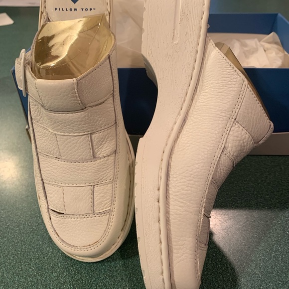 Nurse Mates Shanna II - Picture 2 of 6